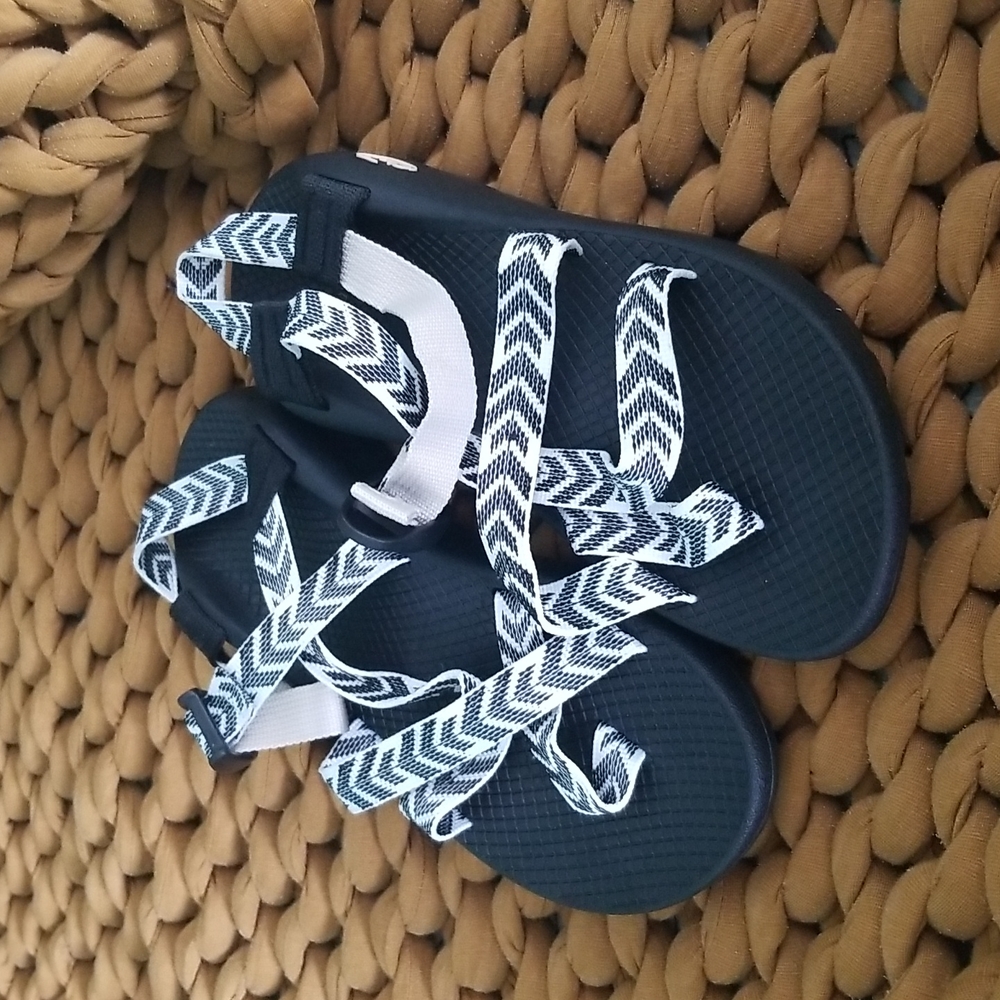 Chaco black and white size 8 sandal